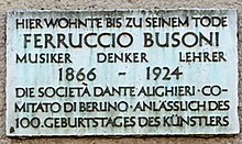 Gedenktafel in Berlin-Schöneberg, Viktoria-Luise-Platz 11 (Quelle: Wikimedia)