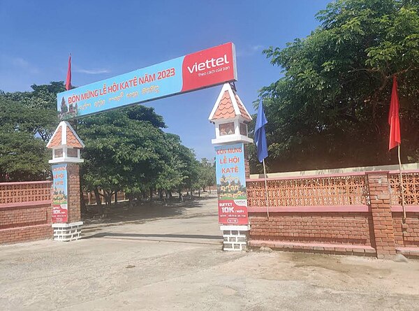 Entrance gate to Po Klong Garai temple during Kate festival (2023)