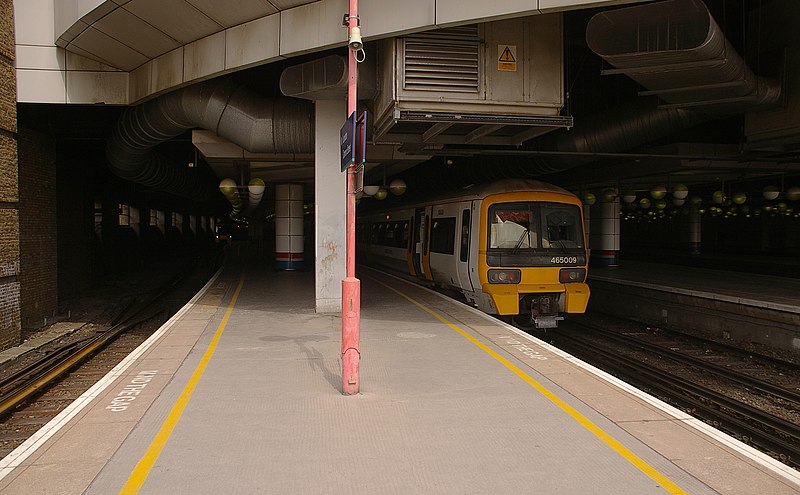 File:Cannon Street railway station MMB 01 465009.jpg