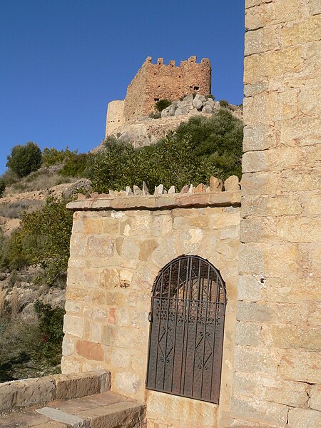 File:Castillo de Alcalatén 4.jpg