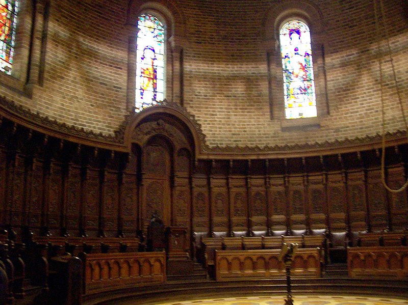 File:Catedral Medellín sillería canónigos 2.JPG