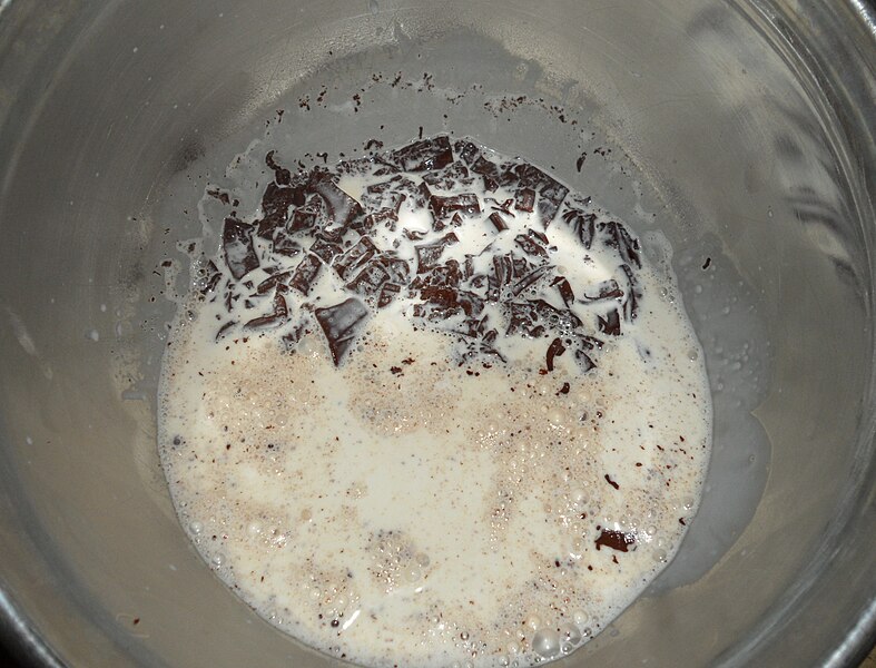 File:Chocolate truffles - prep2.jpg