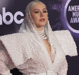 Christina Aguilera at the AMAs 2019.png