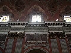 Pilastres et fresques relatant la vie de sainte Thérèse d'Avila.