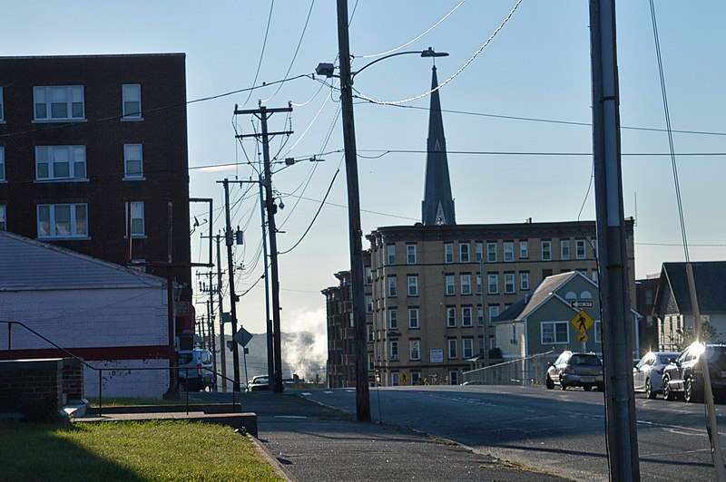 File:Churchill streetscape looking downhill, Holyoke, Massachusetts.jpg