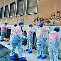 City Angels ripuliscono un muro con graffiti a Milano.jpg