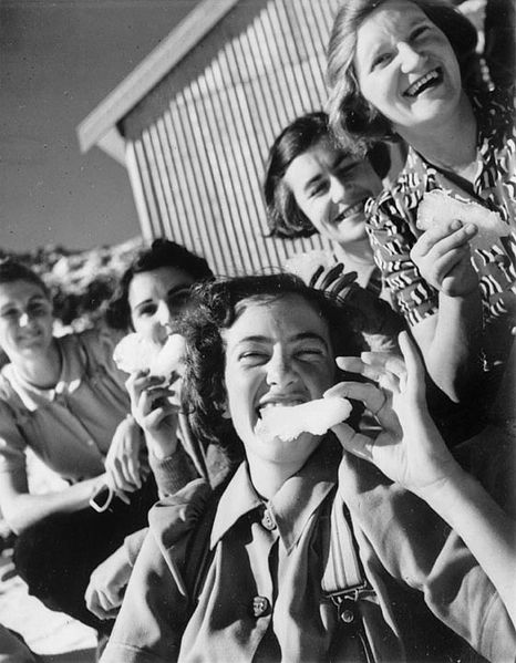 File:Cooling down with an ice block under summer skies in New Zealand.jpg