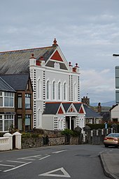 Previously known as Capel Seion, in 1995 Capel y Traeth was renamed when the Calvinistic Methodist congregations were reunited.