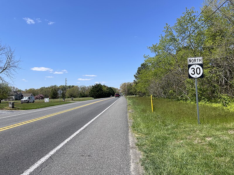 File:DE 30 NB past Johnson Road.jpeg