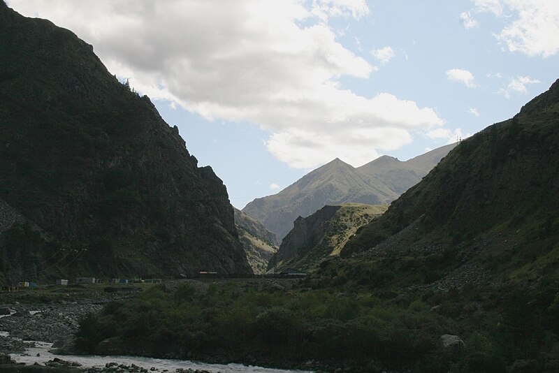 File:Dariali Gorge, Georgia.jpg