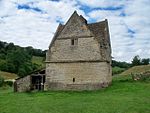 Manor uyining janubi-g'arbiy qismida joylashgan Dovecote