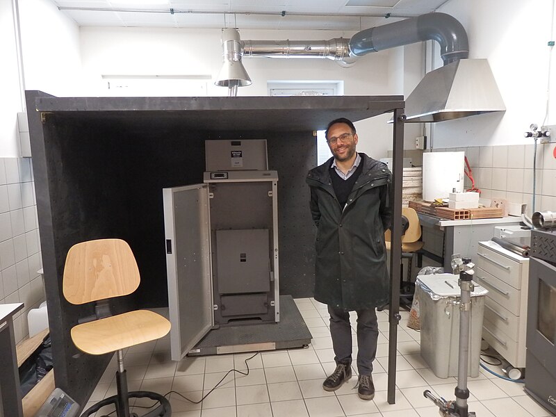 File:Dr Pietro Bartocci Biomass Research Centre Pellet stove VITTORIA EVO 20 kW.jpg