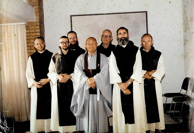 Seungsahn with monks from the Abbey of Our Lady of Gethsemani