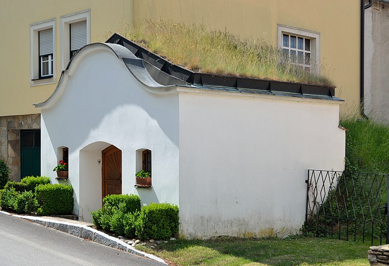 File:Earth cellar, Haselbach, Weißenkirchen an der Perschling.jpg