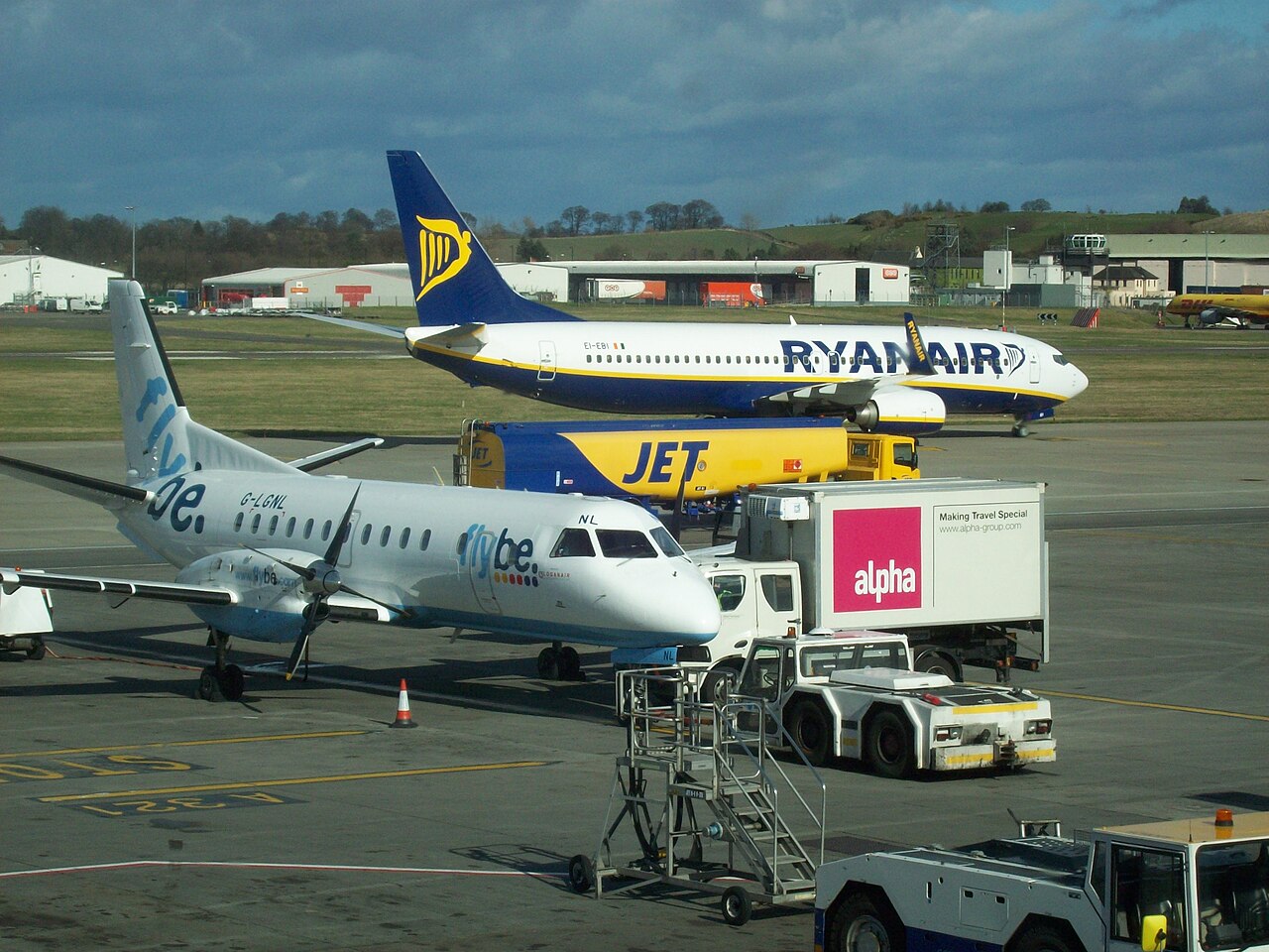 File:Edinburgh Airport Flybe and Ryanair aircraft.jpg ...