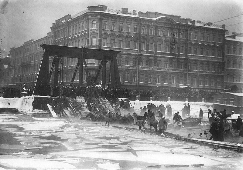 File:Egyptian bridge catastrophy.jpg