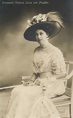 Erich Sellin - Prinzessin Victoria Luise von Preußen (1908).jpg
