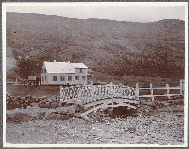 File:Eskifjörður. Sýslumaður's home. (4558893274).jpg