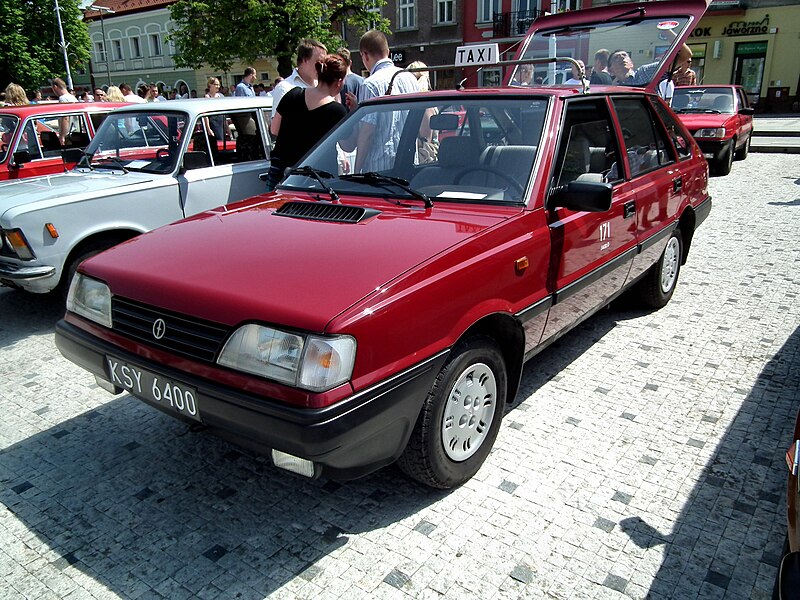 File:FSO Polonez Caro MR91 1.6 GLE red Jasło (2).JPG