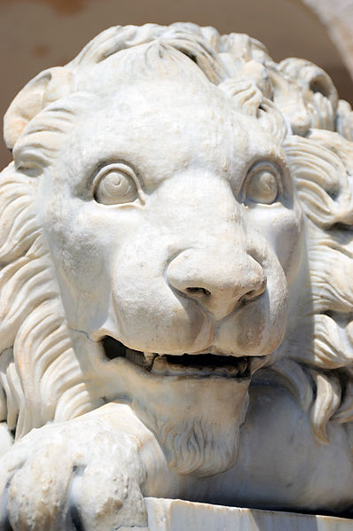 File:Face of statue of Lion in Norcia.jpg