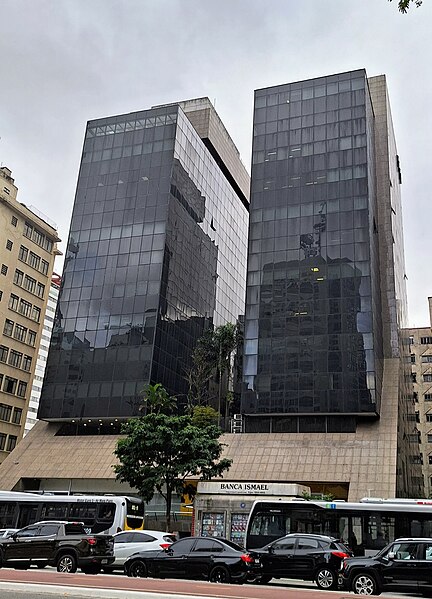 File:Faculdade Getúlio Vargas vista da Avenida Paulista.jpg