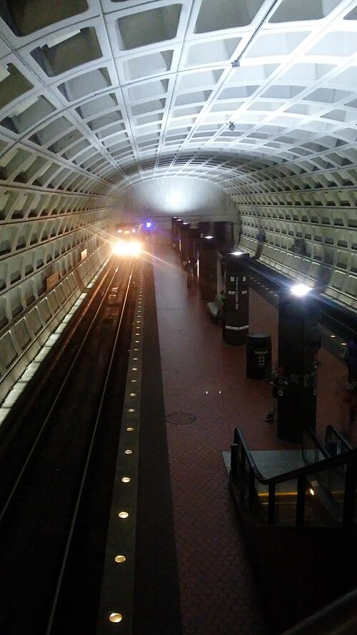 3000 series Silver Line train arriving at Federal Center SW station in January 2018