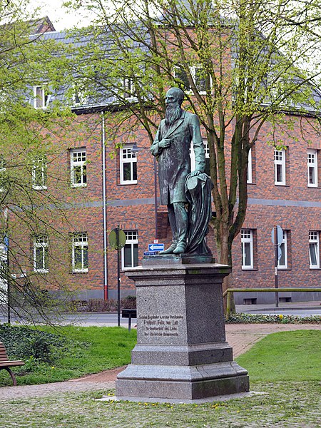 File:Felix von Loe-Denkmal 2018 04 16.jpg