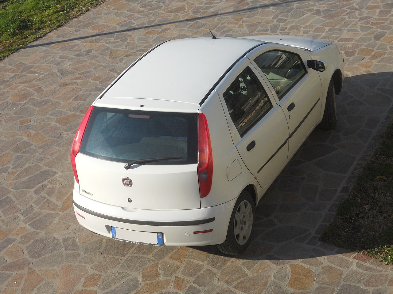 File:- ITALIA - Fiat Punto 188 Facelift.JPG - Wikimedia Commons