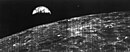 Erde und Mond, aufgenommen von Lunar Orbiter 1 am 23. August 1966