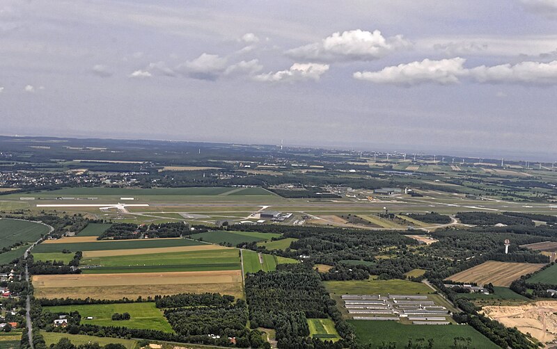 File:Flug -Nordholz-Hammelburg 2015 by-RaBoe 0011- Fliegerhorst Nordholz.jpg