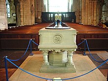 Datei:Font,The_Priory_Church_of_St_Mary_and_St_Michael,_Cartmel_-_geograph.org.uk_-_447137.jpg