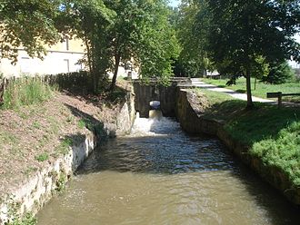 Arrival of the Rigole de la plaine in the basin of Naurouze, the main source of water for the Canal du Midi France Canal du Midi rigole de la plaine.jpg