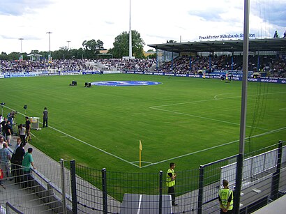 So kommt man zu dem Frankfurter Volksbank Stadion mit den Öffentlichen - Mehr zum Ort Hier