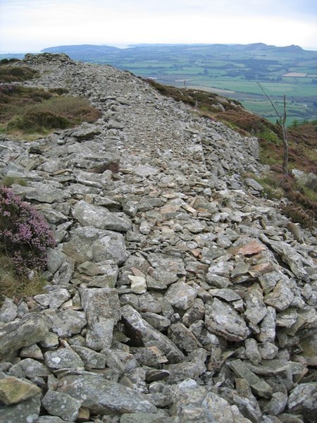 File:Garn Boduan Hillfort - geograph.org.uk - 276317.jpg