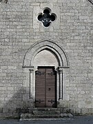Le portail sud-ouest de l'église Saint-Pierre-ès-Liens.