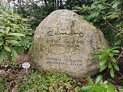 Grabstelle auf dem Waldfriedhof Zehlendorf in Berlin (Feld 59) (Quelle: Wikimedia)