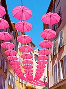 Les parapluies d’ExpoRose en mai 2024 à Grasse dans les Alpes-Maritimes.