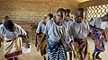 File:Groupe d'enfants exécutant une danse traditionnelle au Bénin 12.jpg
