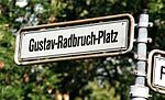 Миниатюра для Файл:Gustav-Radbruch-Platz.jpg