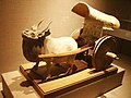 漢代の陶製の牛車