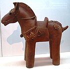 Tượng ngựa Haniwa, hoàn chỉnh với yên ngựa và bàn đạp, thế kỷ thứ 6, Nhật Bản.