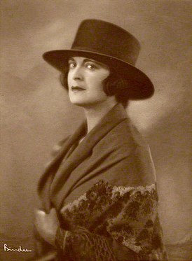 Harriet Cohen 1920 Alexander Carpeta 001.jpg