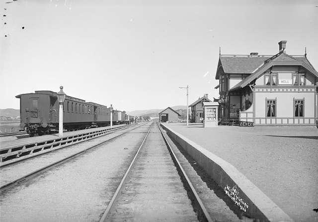 Steam trains in 1906. Photo: Anders Beer Wilse