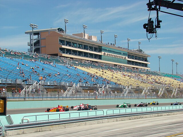 Green flag for the 2008 Miami 100 at the Homestead-Miami Speedway.