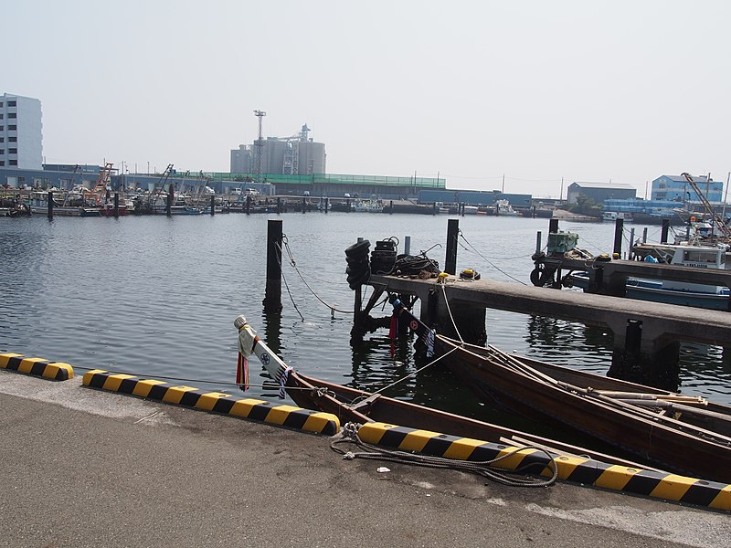 File:Hommoku Fishing Port.jpg