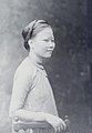 Huế en 1920s. Jeune femme (2).jpg