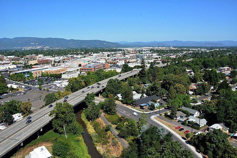 File:I-5 Medford Viaduct, looking northwest (40640115871).jpg