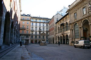 Piazza Mercanti (Milan)