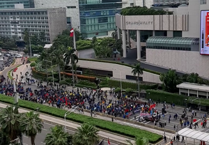 Indonesia omnibus bill protests in Jakarta 8 October 2020 from a hotel (cropped).png
