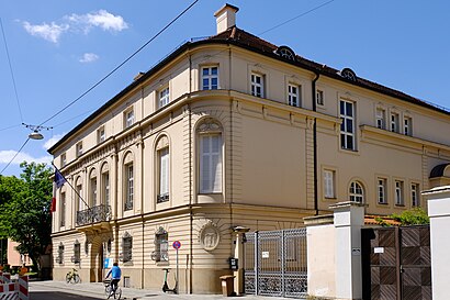 So kommt man zu Institut Français München mit den Öffentlichen - Mehr zum Ort Hier